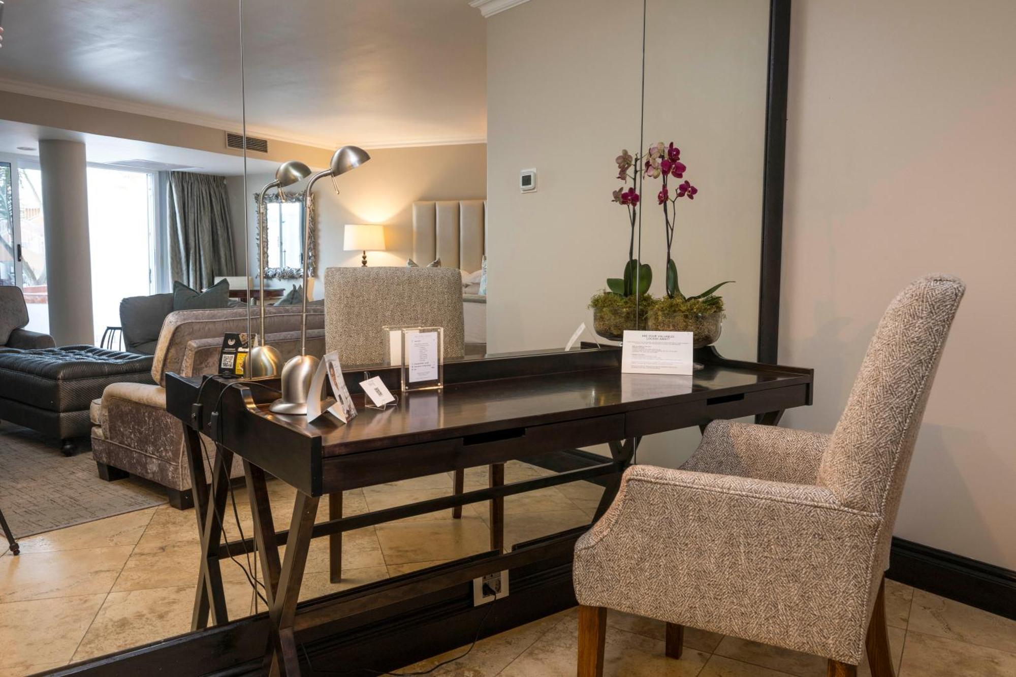 דורבן Beverly Hills מראה חיצוני תמונה A suite at the hotel