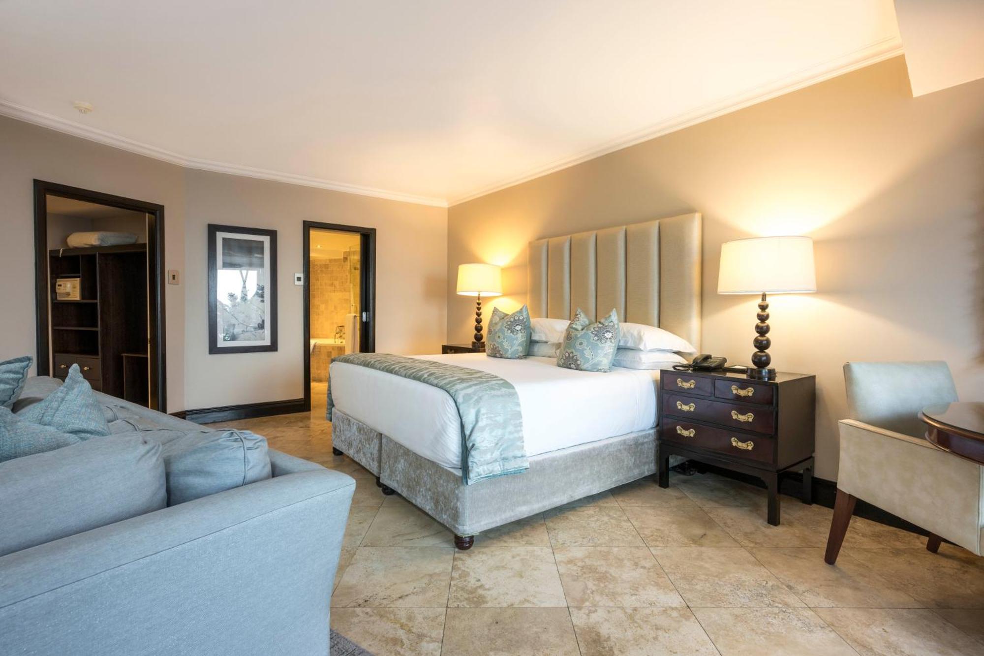 דורבן Beverly Hills מראה חיצוני תמונה A bedroom at the Cape Grace