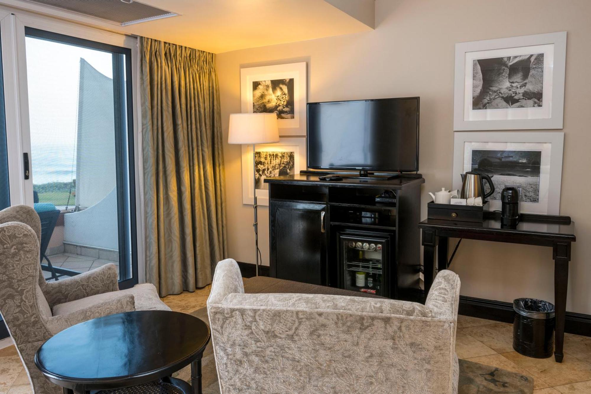 דורבן Beverly Hills מראה חיצוני תמונה A living room at the Four Seasons Resort