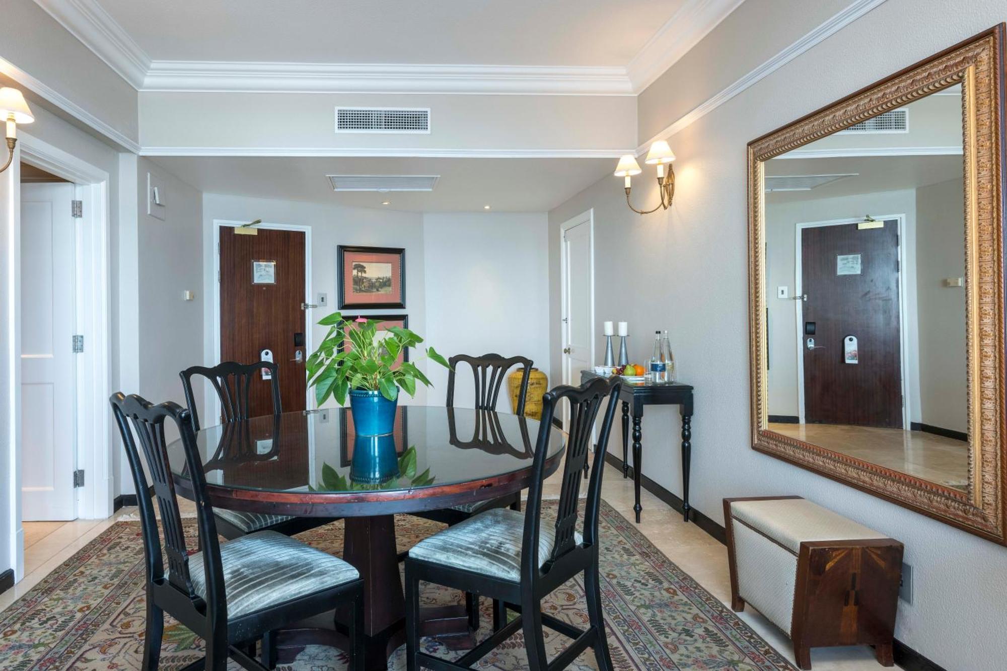 דורבן Beverly Hills מראה חיצוני תמונה A suite at the Hilton
