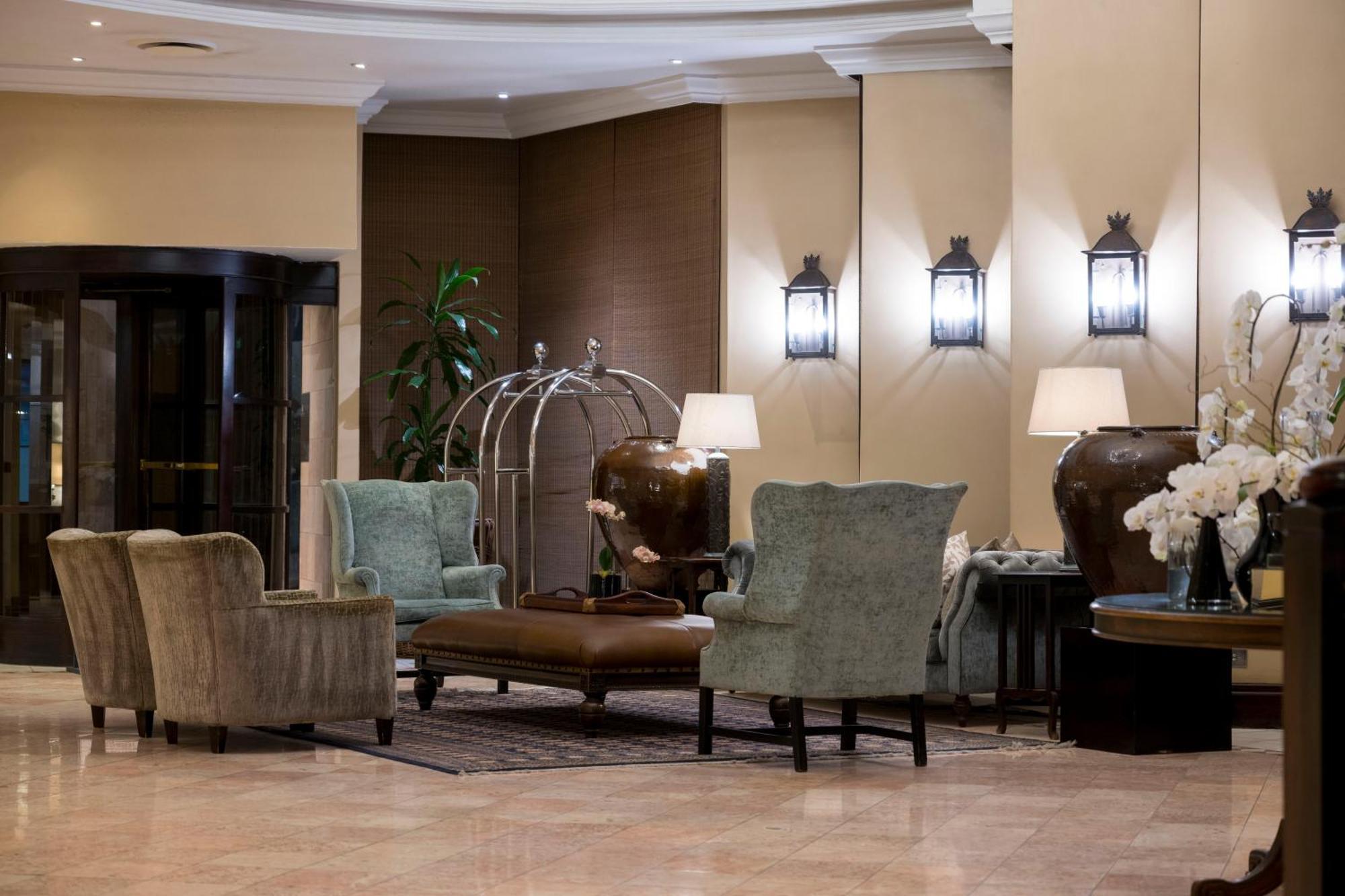 דורבן Beverly Hills מראה חיצוני תמונה The lobby of the Four Seasons Hotel