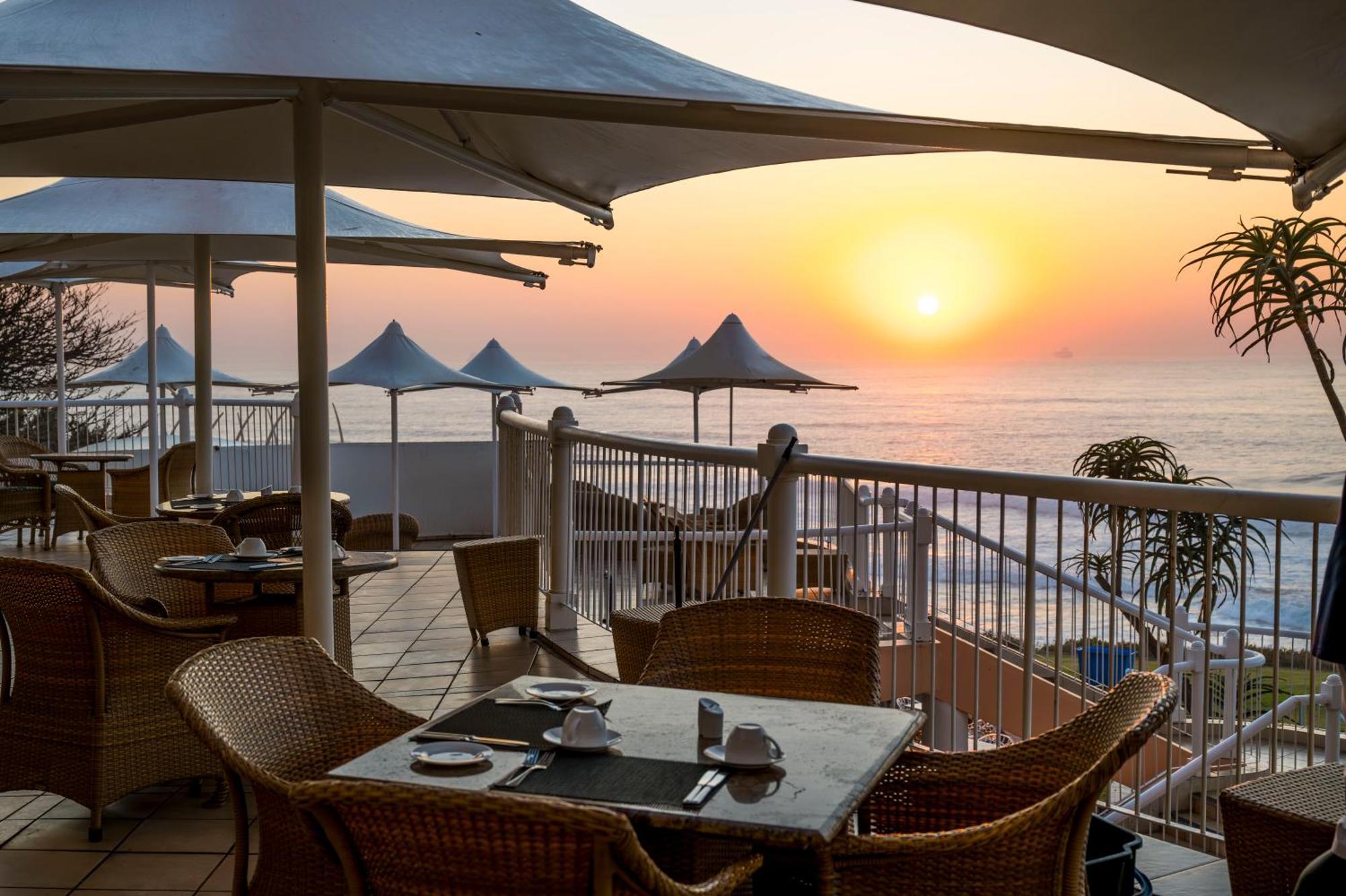 דורבן Beverly Hills מראה חיצוני תמונה Sunset at the Cape of Good Hope